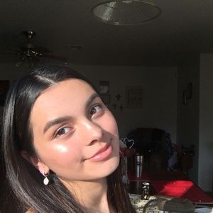 Meet your Posher, Cassandra lee